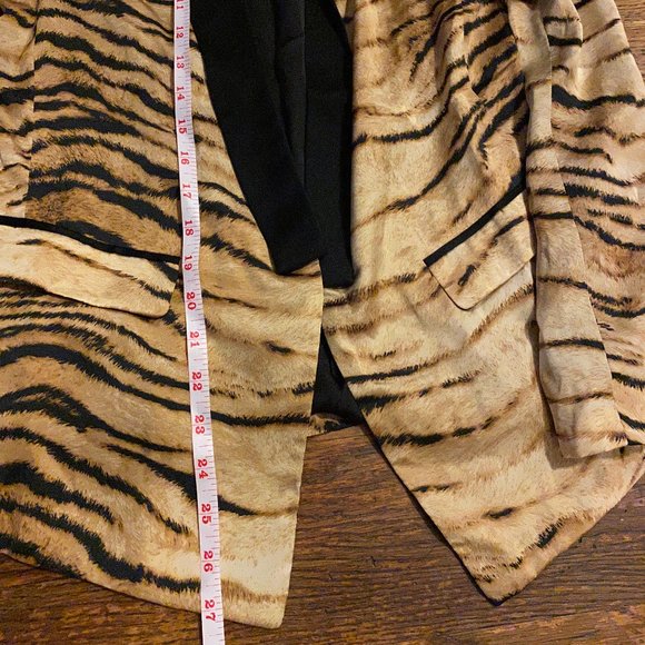 Zara, BN Beautiful Silk Tiger Print Blazer, Size L - Picture 8 of 11